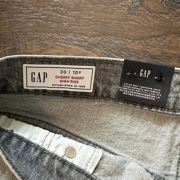 GAP High Rise Cheeky Short - Picture 3 of 5